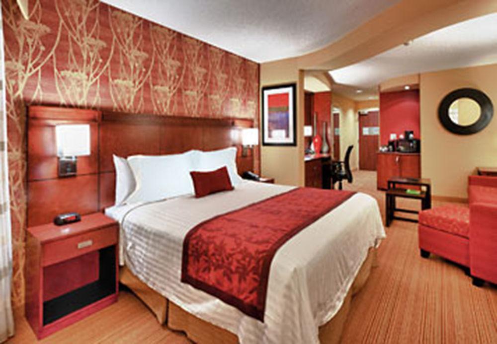 Courtyard By Marriott Alexandria Hotel Room photo