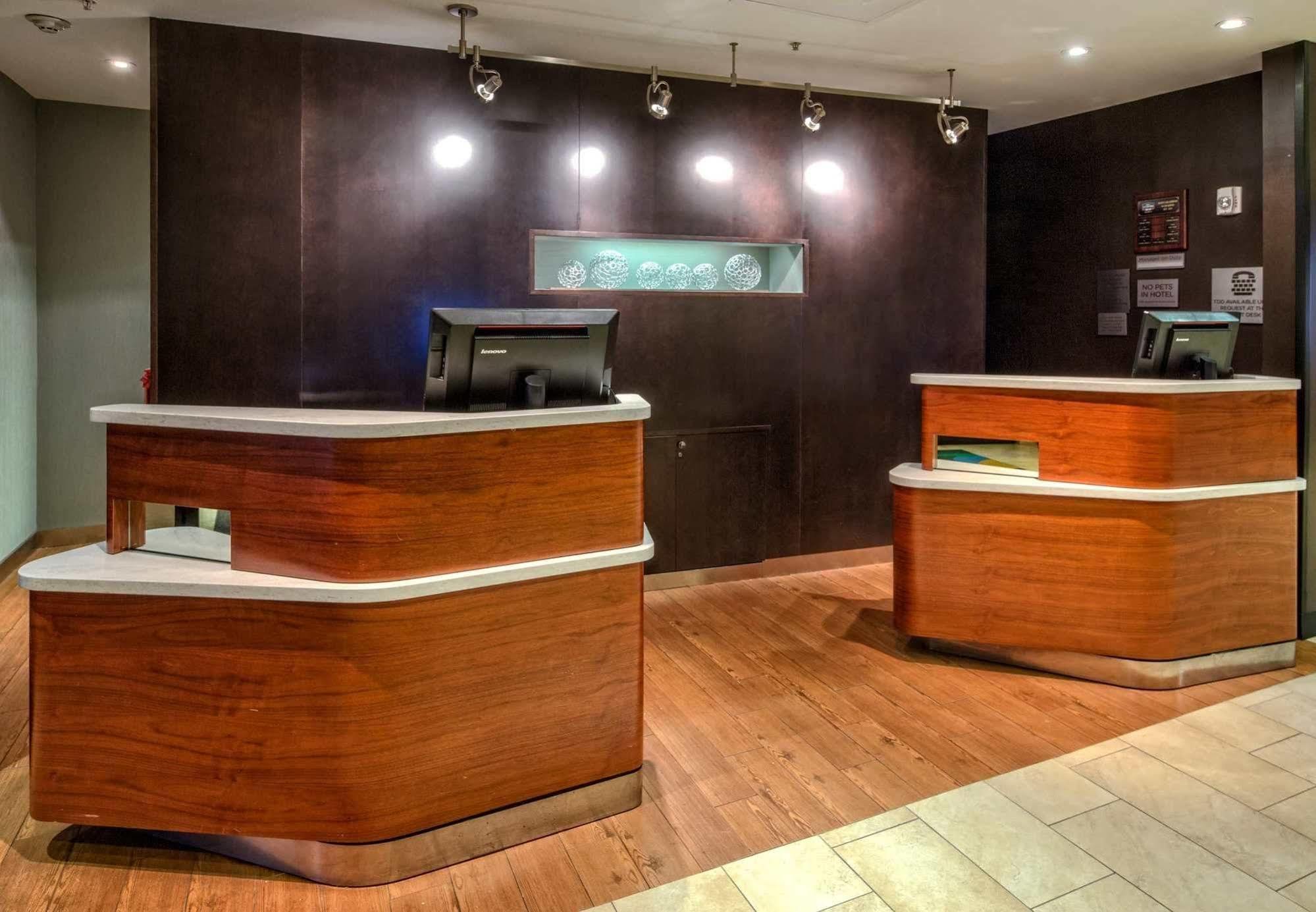Courtyard By Marriott Alexandria Hotel Exterior photo